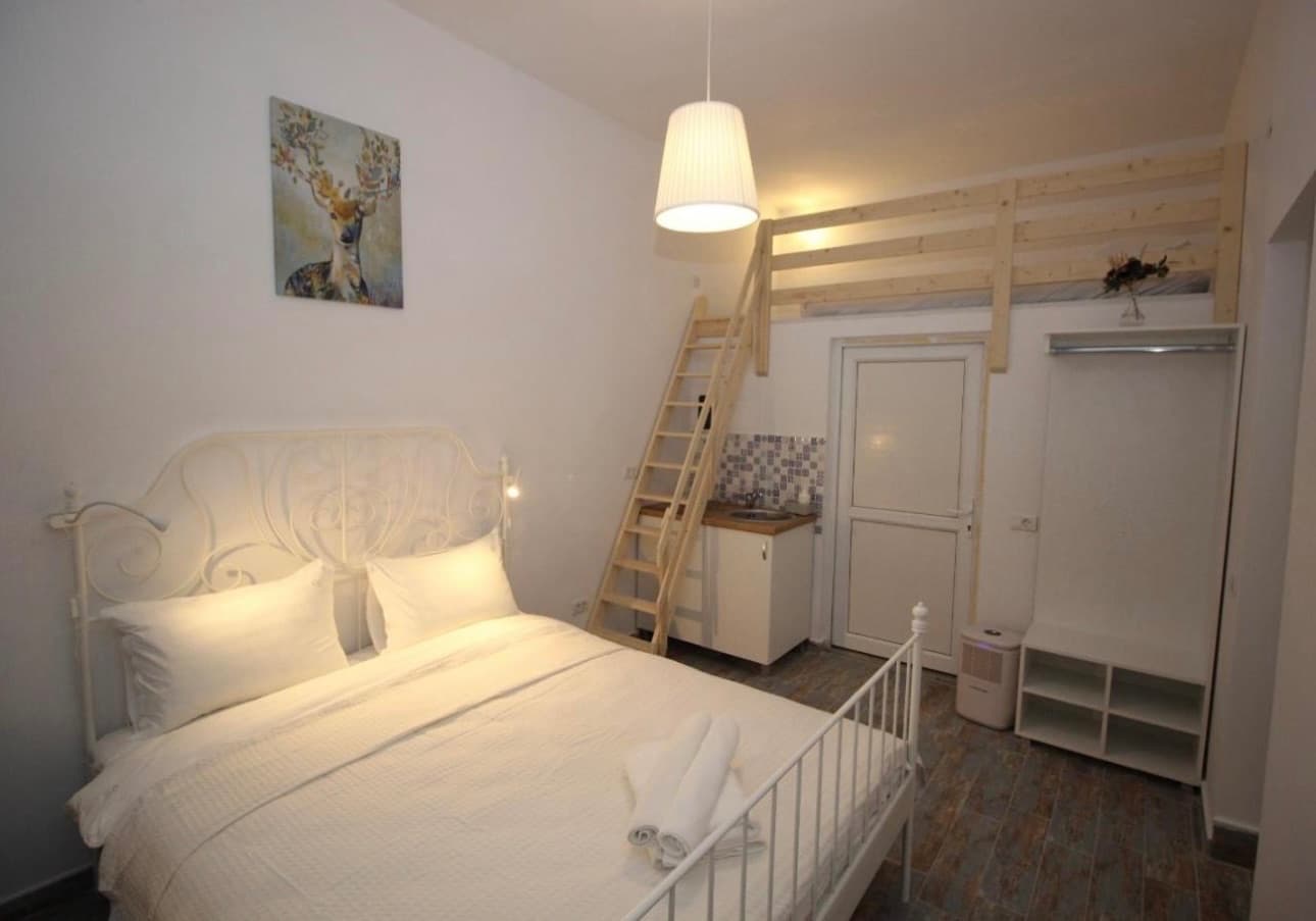 Studio pe două niveluri